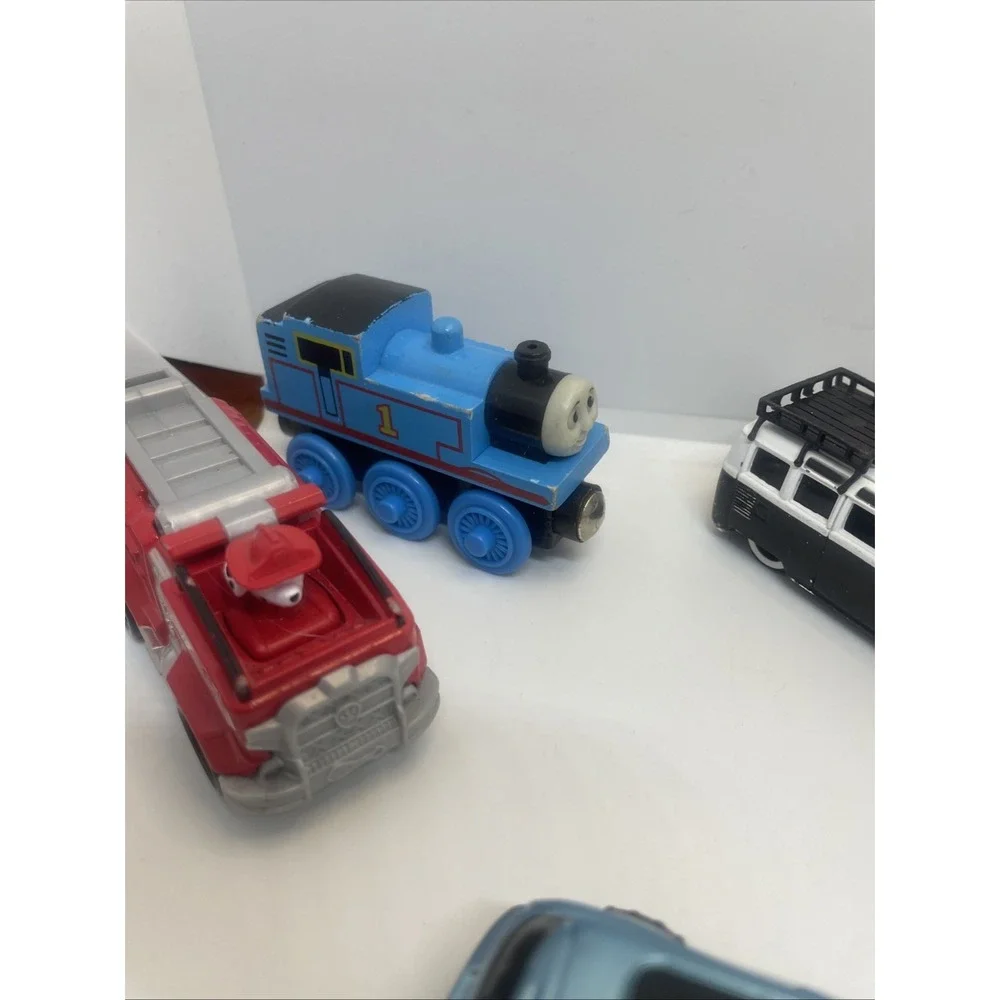 Assorted Lot Of 9 Loose Cars And Others‎